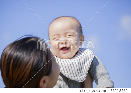 Baby and mother Baby and mother 71518581