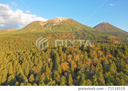 Aerial view of Mt. Meakan and Mt. Akan Fuji Aerial view of Mt. Meakan and Mt. Akan Fuji 71519319