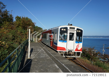 Sunny morning Dora location Sanriku Railway Horinai Station (Sodegahama Station), 71519911