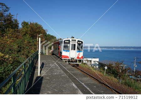 Sunny morning Dora location Sanriku Railway Horinai Station (Sodegahama Station), 71519912