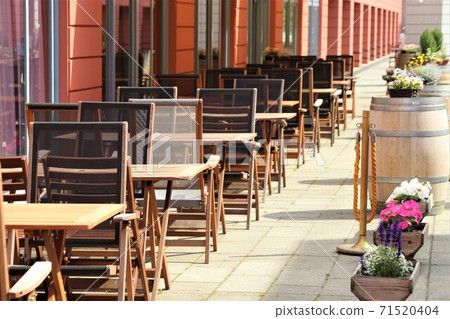 Fashionable cafe terrace 71520404