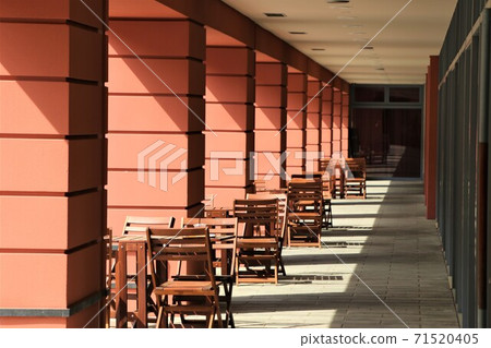 Fashionable cafe terrace 71520405