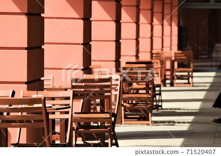 Fashionable cafe terrace 71520407