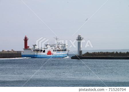 Teuri Island (Red and White Lighthouse) 71520704
