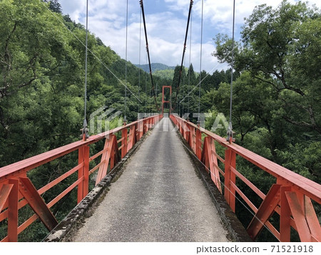 美山町小野水壩彩虹湖的吊橋 71521918