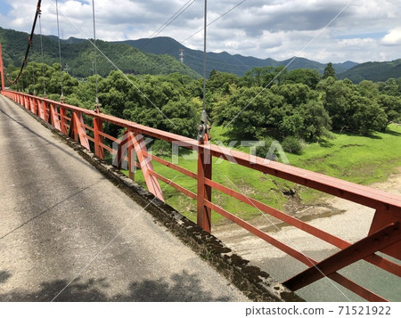 美山町小野水壩彩虹湖的吊橋 71521922