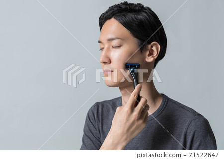 Men's beauty image [shaving] 71522642