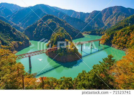 在Oku Oi湖頂面駐地的秋天 71523741