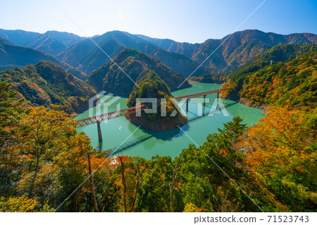 在Oku Oi湖頂面駐地的秋天 71523743