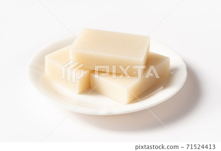 Kakumochi served on a plate, square mochi, eastern Kakumochi, cutted rice cake Kakumochi served on a plate, square mochi, eastern Kakumochi, cutted rice cake 71524413