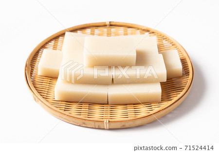 Kakumochi served on a bamboo colander, square mochi, eastern Kakumochi, cutted rice cake Kakumochi served on a bamboo colander, square mochi, eastern Kakumochi, cutted rice cake 71524414