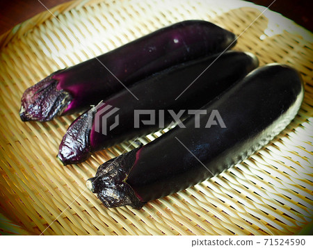 Eggplant on the monkey 71524590