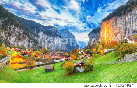 Dramatic autumn view of Lauterbrunnen valley with gorgeous Staubbach waterfall and Swiss Alps Dramatic autumn view of Lauterbrunnen valley with gorgeous Staubbach waterfall and Swiss Alps 71524924