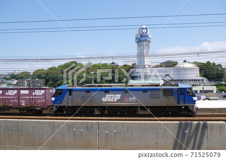 EF210 towed up freight train running near Akashi Station on the Sanyo Main Line with Akashi Astronomical Science Museum in the background EF210 towed up freight train running near Akashi Station on the Sanyo Main Line with Akashi Astronomical Science Museum in the background 71525079