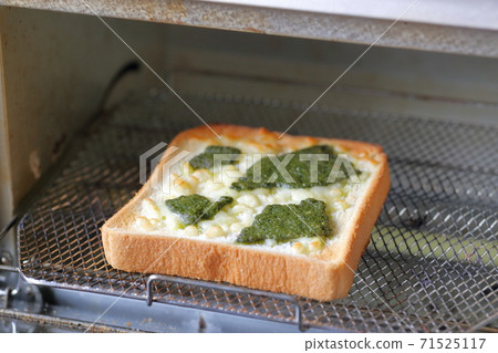 Basil and cheese toasted (basil paste, melted cheese, bread) Basil and cheese toasted (basil paste, melted cheese, bread) 71525117