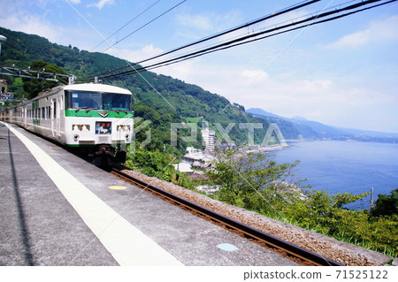 Izu Kitagawa Station JR 185 Series Limited Express Odoriko (Higashiizu, Shizuoka Prefecture) 71525122