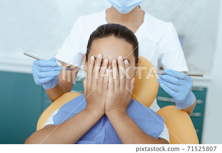 Work with children and fears of dental equipment Work with children and fears of dental equipment 71525807