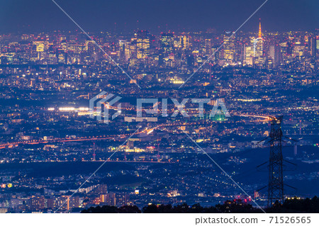 《Tokyo》 Night view of Tokyo city and city center 71526565