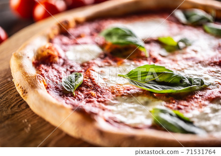 Pizza Napoletana - Napoli tomato sauce mozzarella and basil Pizza Napoletana - Napoli tomato sauce mozzarella and basil 71531764