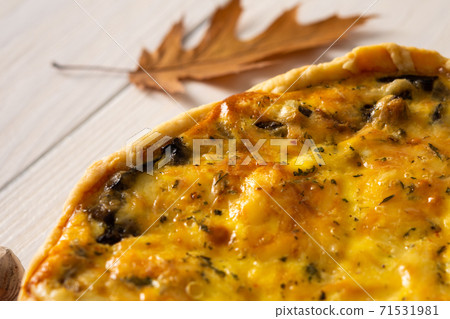Quiche pie with mushrooms and cheese Quiche pie with mushrooms and cheese 71531981