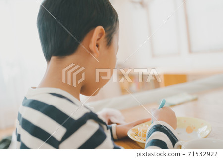 child, younger, boy 71532922