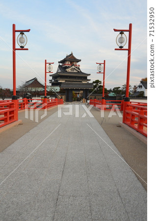 "Qiuzu castle" seen from a major bridge (Kiyosu city, Aichi prefecture) 71532950