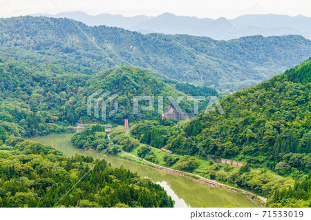 Ban-Etsusai Line train running in the mountains, Kitakata City, Fukushima Prefecture Ban-Etsusai Line train running in the mountains, Kitakata City, Fukushima Prefecture 71533019