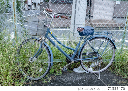 Bicycles abandoned due to theft or illegal dumping 71535470