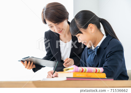 初中生，高中生，婦女學習，參加考試，學習 71536662