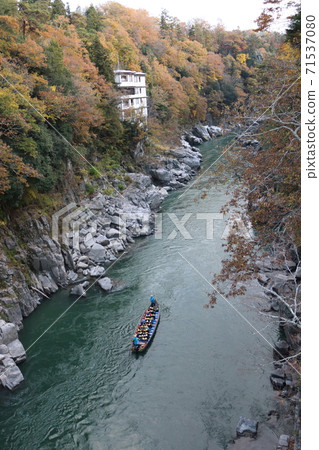 從Tenryukyo婆婆橋看下來的河 71537080