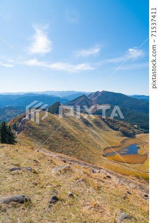 從龜山山口到日本保so山的山路看到的莊二高原 從龜山山口到日本保so山的山路看到的莊二高原 71537411