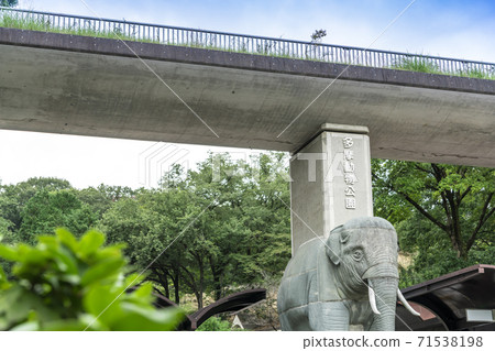[Admission Gate to Tama Zoological Park] 71538198