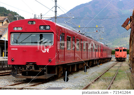 103 series 3500 series and Kiha 40 detained on the premises 71541264