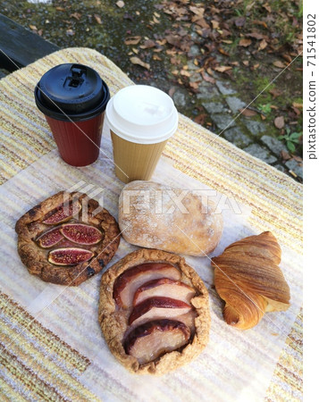 German bread German bread 71541802
