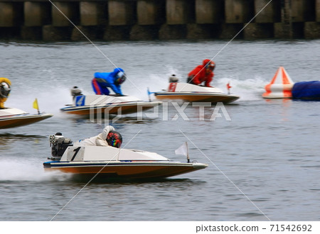 Race boat 71542692