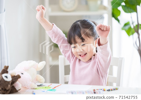 一個舉手歡喜的女孩 一個舉手歡喜的女孩 71542755