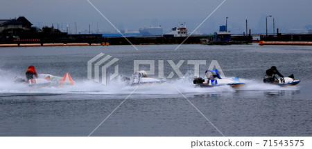Race boat 71543575