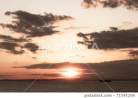 （千葉縣風景）從觀景台3看三浦半島一側的日落景色 71545209