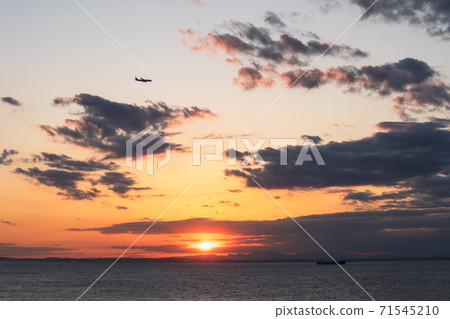 （千葉縣風景）從展望台4看三浦半島一側的日落景色 71545210