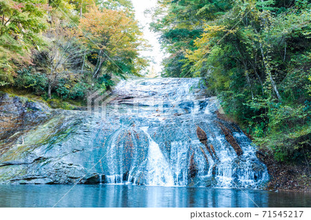 (千葉縣風景)秋葉開始的幽谷的風景5 (千葉縣風景)秋葉開始的幽谷的風景5 71545217