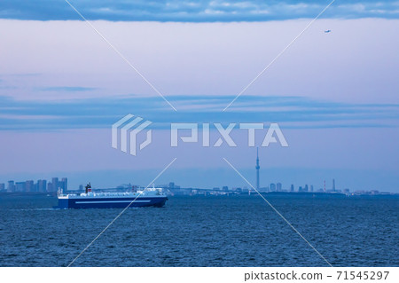 （千葉縣風景）黃昏時分東京左舷的風景 71545297