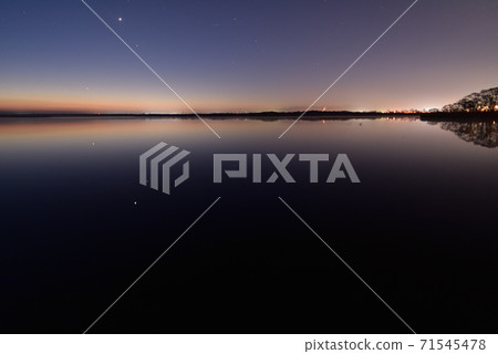 拍攝北海道Tom小牧市宇大內湖黎明前的風景 71545478