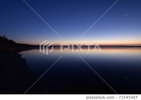 拍攝北海道Tom小牧市宇大內湖黎明前的風景 71545487