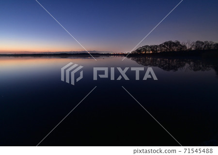 拍攝北海道Tom小牧市宇大內湖黎明前的風景 拍攝北海道Tom小牧市宇大內湖黎明前的風景 71545488