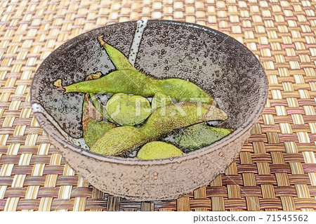 Home-cooked and simple home-cooked Tamba Sasayama's "salt-boiled black beans" colored pencil drawing style 71545562