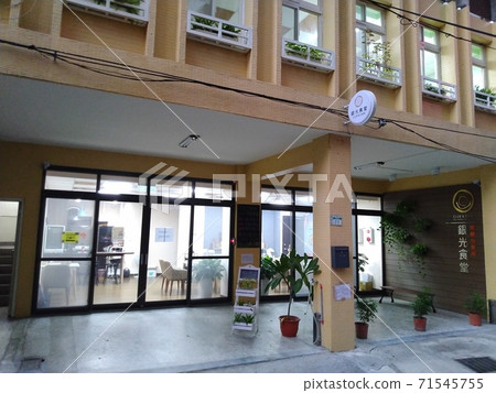 台灣新北-10/20/2020:委託民間團體(NPO)經營的銀光食堂 71545755