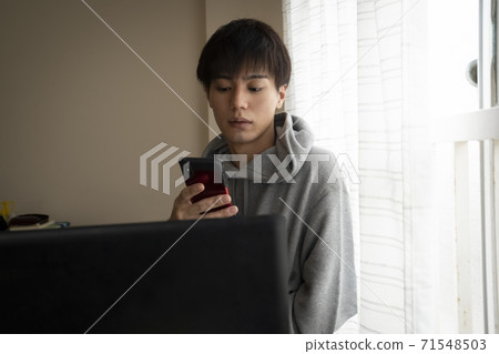 Men looking at smartphones 71548503