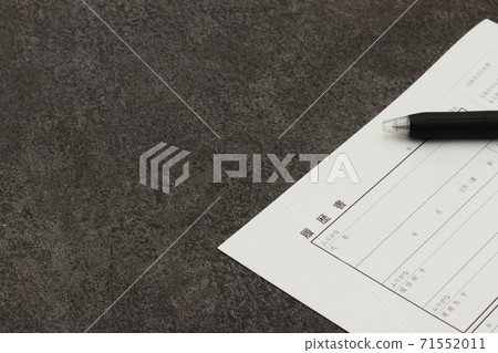 在求職期間用圓珠筆寫簡歷 在求職期間用圓珠筆寫簡歷 71552011