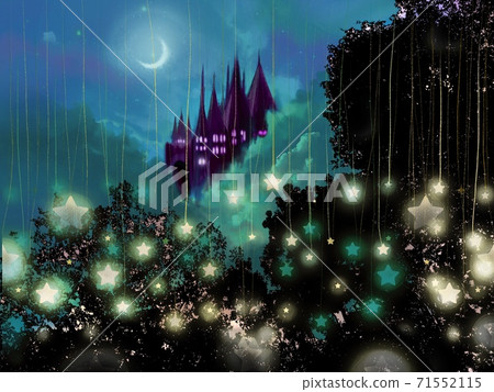 西方城堡的輪廓和夜空與深林中閃耀的星星 71552115