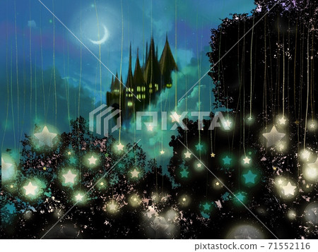西方城堡的輪廓和夜空與深林中閃耀的星星 71552116